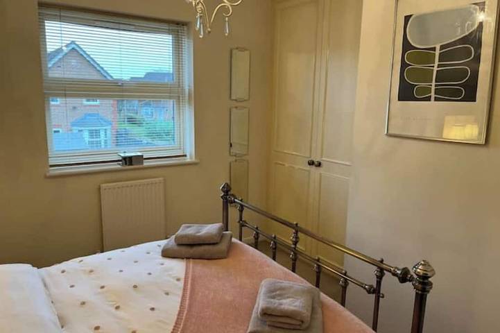Apartamento entero, Cosy home in quiet cul-de-sac. Private fenced garden and free parking. in Wolverhampton, Birmingham y alrededores