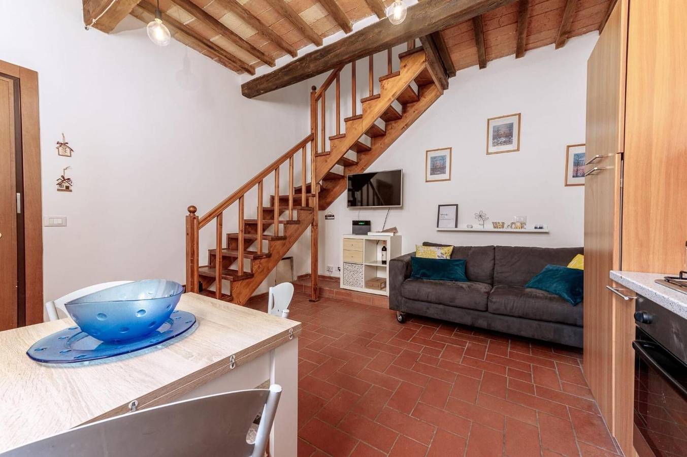 Entire apartment, Apartment 'Vicolo del Corso - Torre' with Shared Terrace and Wi-Fi in Massa Marittima, Grosseto Province