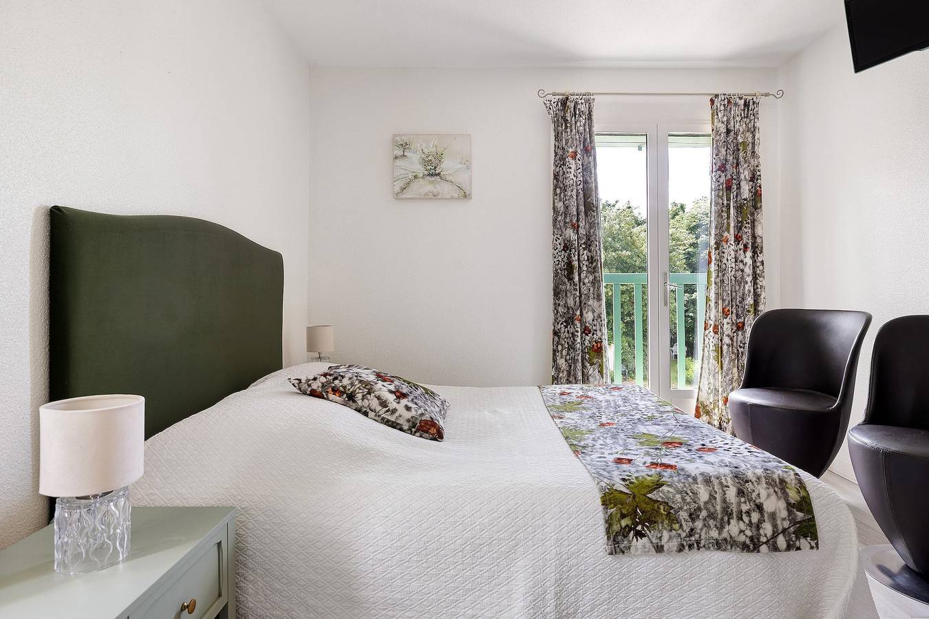 Chambre d’hôtes « Les Malvaux - Chambre Verte » avec piscine, terrasse partagées et Wi-Fi in Huriel, Région de Montluçon