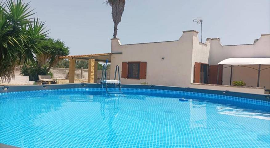 Villa per 8 persone, con panorama e giardino nonché piscina in Alezio