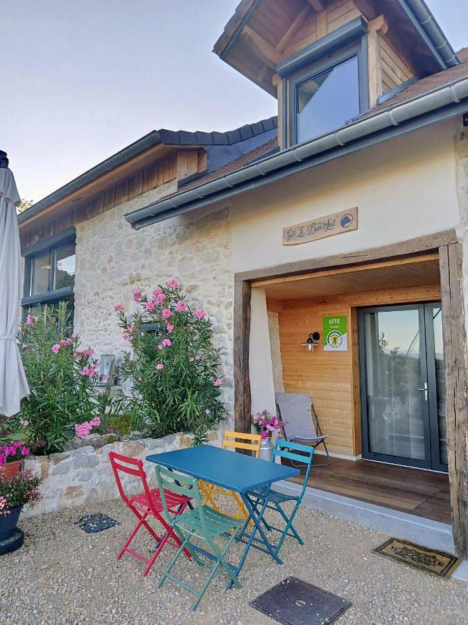 Gîte pour 4 personnes, avec vue et terrasse dans Saint-Maurice-de-Rotherens