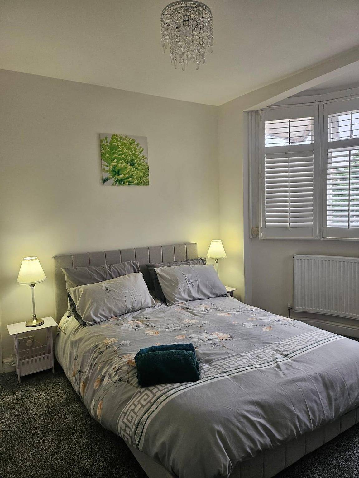 3 Bed House - Sleeps 6 - Parking - Wifi in Luton, Chiltern Hills