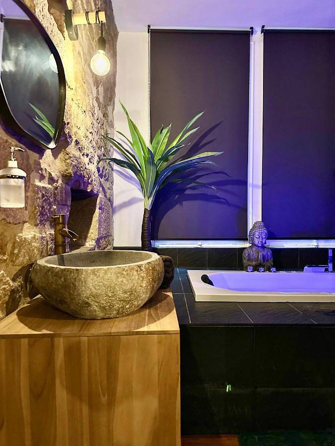 Gîte pour 2 personnes, avec jacuzzi dans Theatre Des Feuillants Dijon - 4