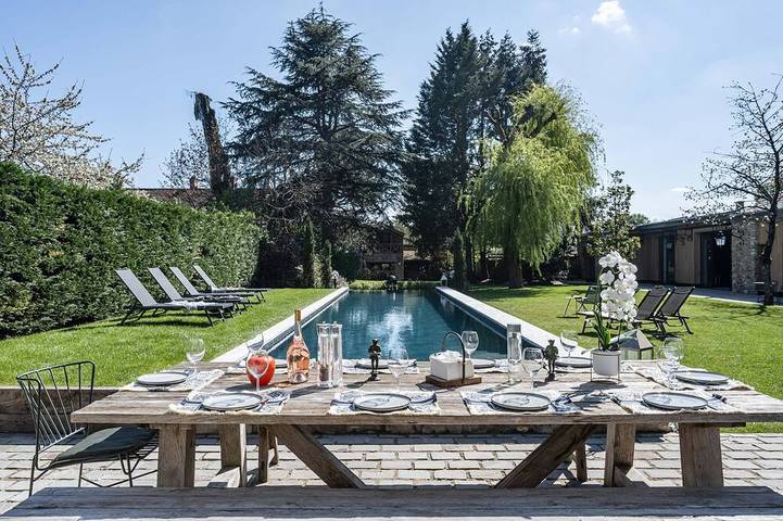 Gîte pour 12 personnes, avec Jacuzzi et Terrasse ainsi que Jardin et Sauna