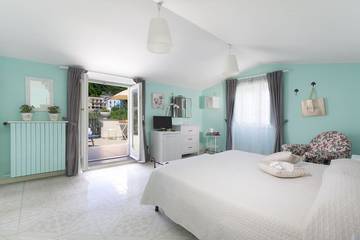 Villa With Pool for 14 People in Sorrento, Tyrrhenian Coast Campania, Photo 4