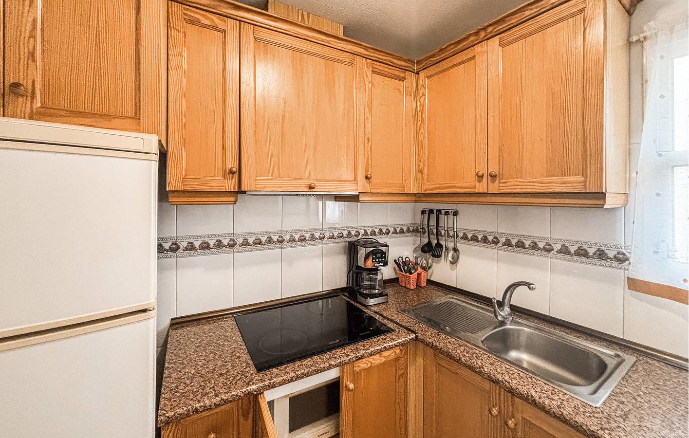 Apartamento vacacional entero, Encantador apartamento con piscina, cerca de Playa Los Locos - WiFi y aparcamiento in Torrevieja Centro, Torrevieja