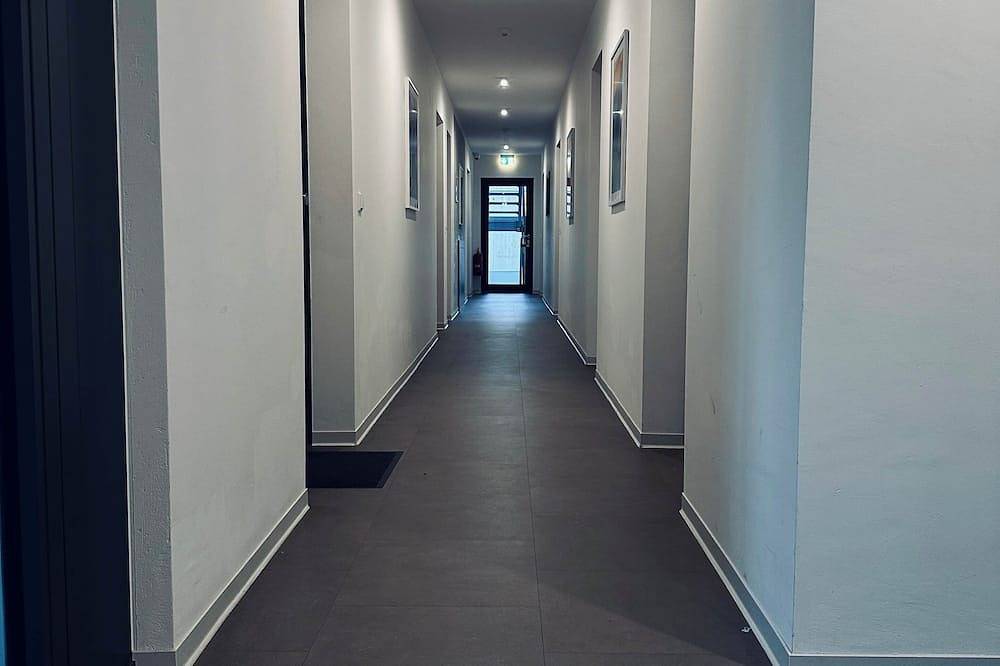 Ganze Wohnung, Einzimmer-Apartment mit Doppelbett in Stuttgart, Stuttgart Region