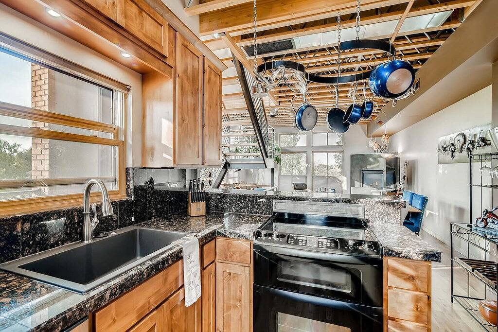 Old Town Loft Oasis with Amazing Rooftop Deck! in Fort Collins, Larimer County