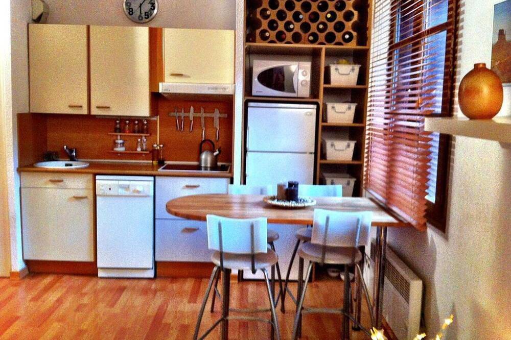 Entire apartment, Studio 2 rooms Pool, Cadí Views, Gym and Games Area in Enveitg, Prades region