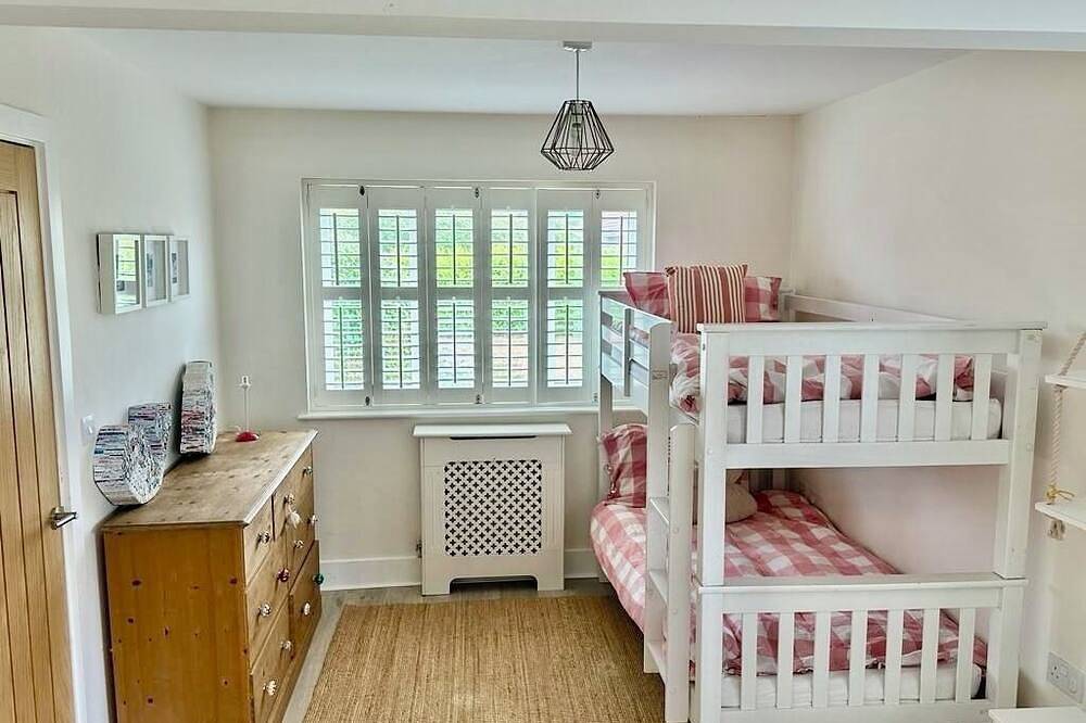 5 bedroom family friendly Beach House, close to beach and village. in West Wittering, West Sussex