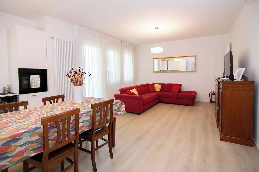 Ganze Wohnung, Cozy apartment located within walking distance of Beaches and Film Festival in Lido di Venezia, Venedig