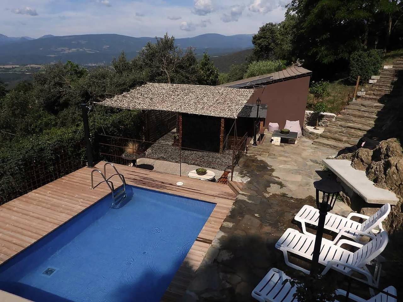 Independent small cottage, 6 km from La Seu d'Urgell and 21km from Andorra. in les Valls de Valira, Catalan Pyrenees
