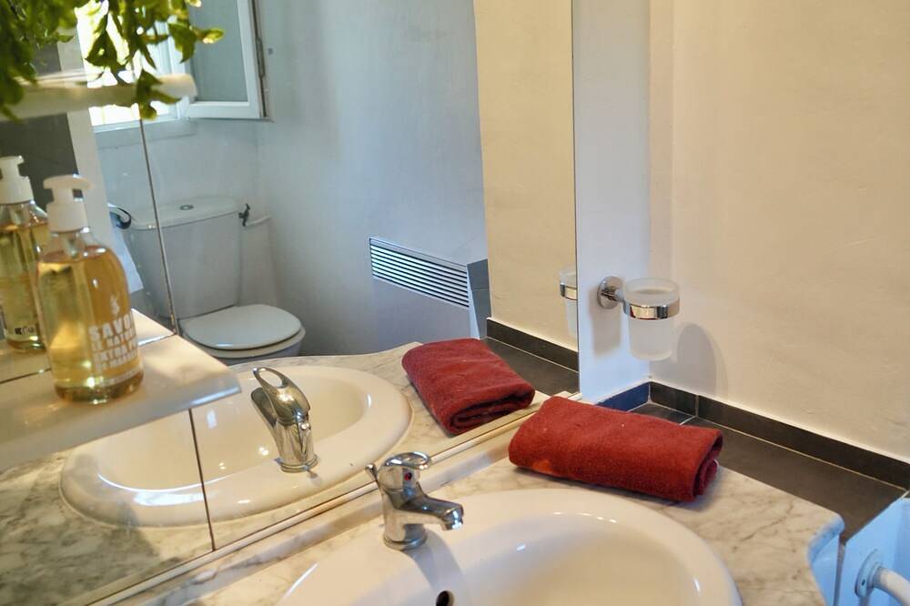 Ganze Wohnung, Lovely apartment with Ac in charming Le Thoronet in Le Thoronet, Draguignan Region