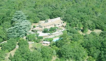 Hôtel pour 3 personnes, avec piscine et jardin à Flassans-sur-Issole