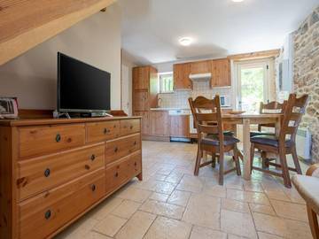 Gîte pour 6 personnes, avec jardin ainsi que terrasse et piscine, animaux acceptés à Courry