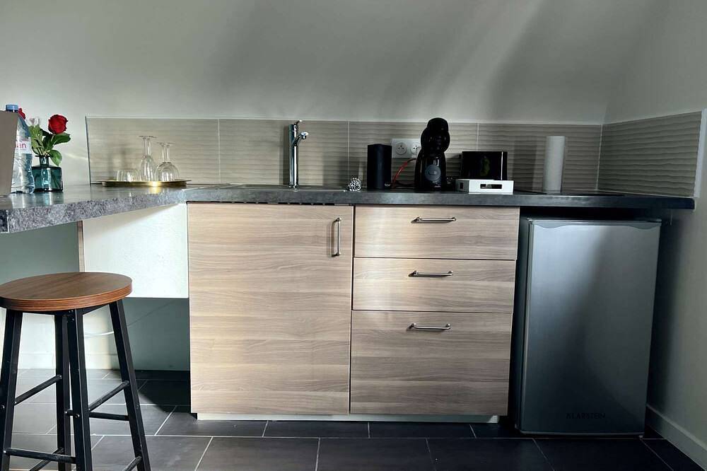 Entire apartment, Studio Elégant 2 pers. | Cœur de ville | Parking à proximité in Châtellerault, Vienne