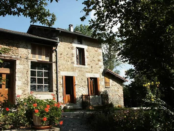 Gîte pour 5 personnes, avec jardin à Saint-Just-le-Martel