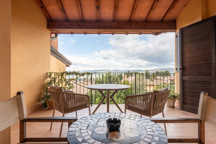 Ganze Wohnung, Apartment „Terrazza Sulla Val D'Orcia“ mit Gemeinschaftspool, privater Terrasse & Wlan in Radicofani, Orciatal