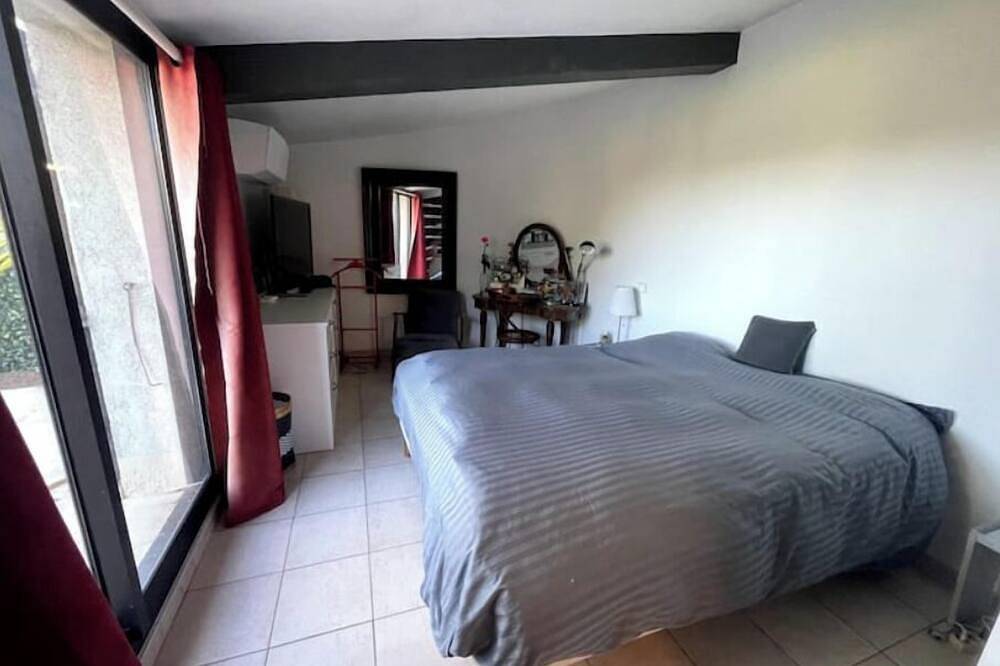Large villa with swimming pool - quiet - close to the sea - superbly equipped - 8 people in La Gaude, Cannes region