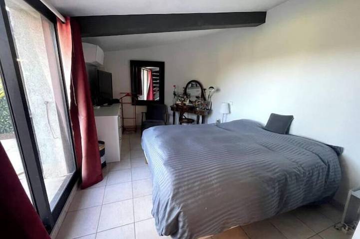 Large villa with swimming pool - quiet - close to the sea - superbly equipped - 8 people in La Gaude, Mediterranean Coast (France)