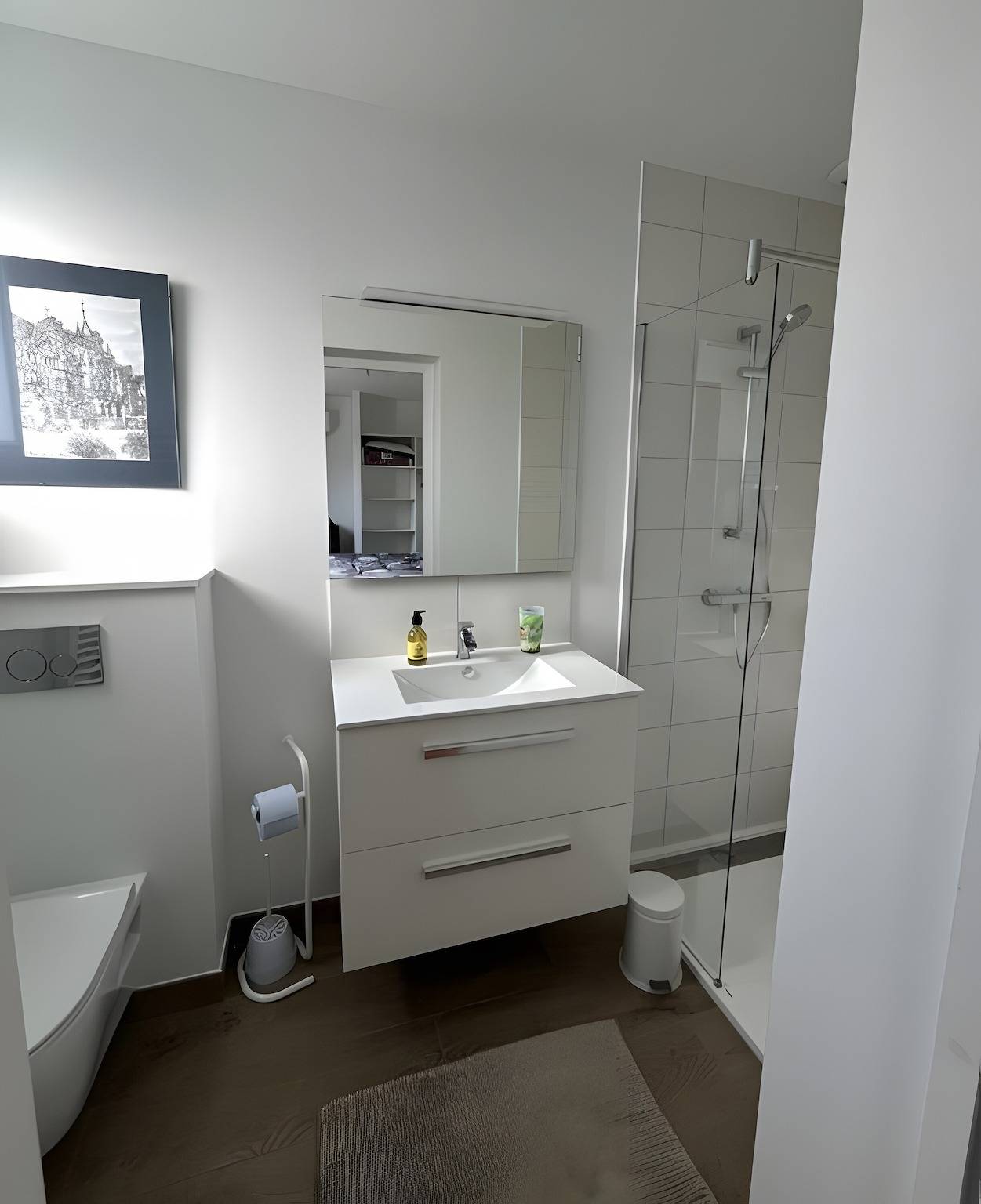 Gästezimmer Sous le Pin „Zimmer 1“ mit gemeinsamer Terrasse, Wlan und Klimaanlage! in Olonne-sur-Mer, Les Sables-d'Olonne