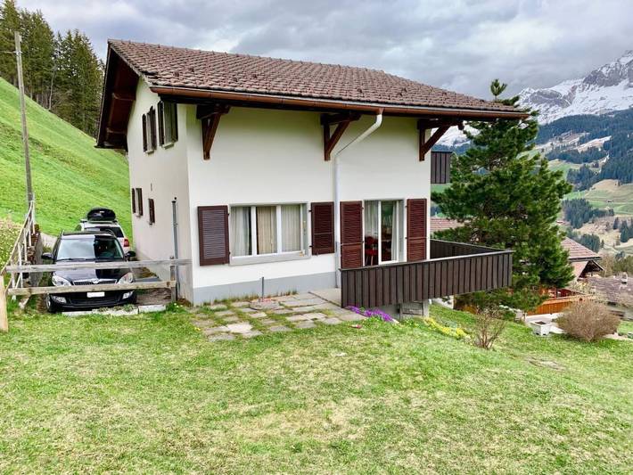 Chalet für 7 Personen, mit Balkon und Terrasse sowie Garten und Ausblick in Adelboden