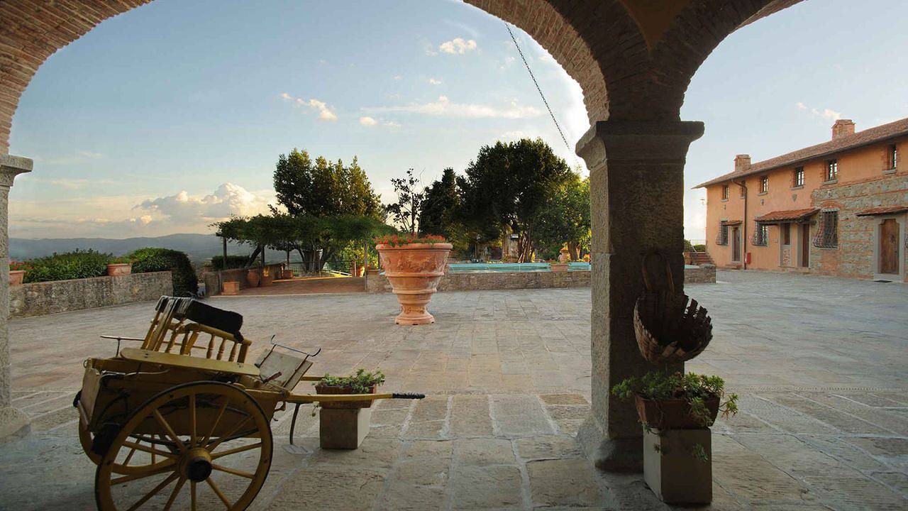 Entire vacation apartment, Vacation apartment for 2 people with pool in San Donato Fronzano, Valdarno