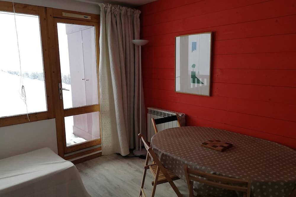 Apartamento entero, Apartamento acogedor en Plagne Village con acceso directo a pistas, terraza al sur, mascotas permitidas in Plagne Villages, La Plagne-Tarentaise