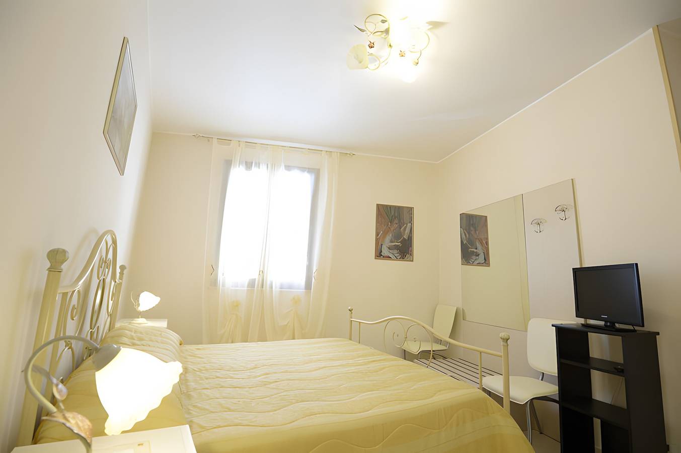 Geheel appartement, Case Vacanza Edera - Orchidea vlak bij de haven van Trapani in Trapani, Provincie Trapani
