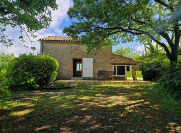 Gîte pour 4 personnes, avec terrasse et jardin à Saint-Georges-de-Luzençon
