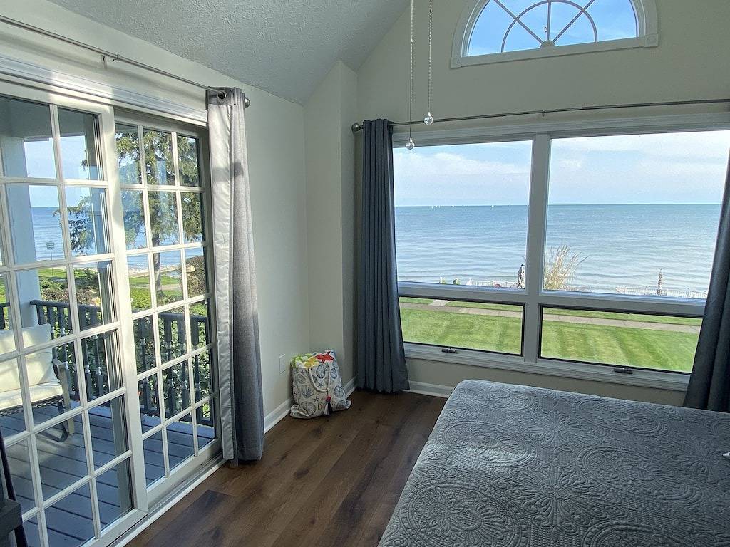 Lake House on Rochester's Secret Sidewalk in Rochester, Ontariosee