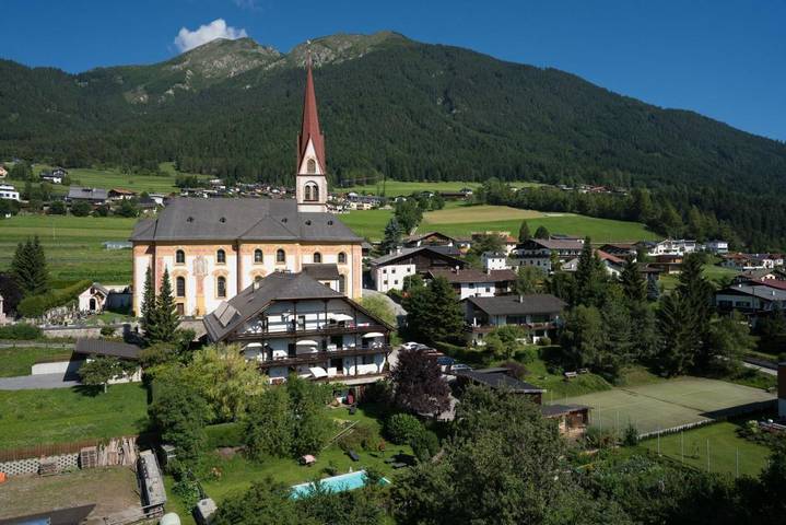 Ferienwohnung für 2 Personen, mit Terrasse und Garten sowie Pool und Sauna
