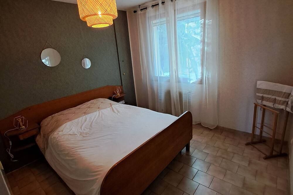 Villa in Provence Verte with swimming pool surrounded by olive trees. in Barjols, Región Brignoles