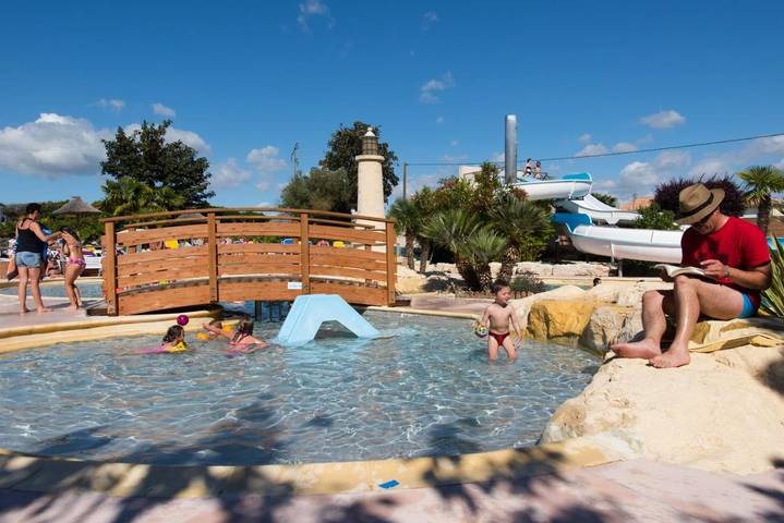 Camping pour 2 personnes, avec terrasse et piscine à Royan - 3