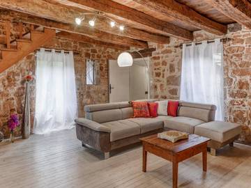 Gîte pour 4 personnes, avec piscine ainsi que jardin et terrasse, animaux acceptés à Teillots