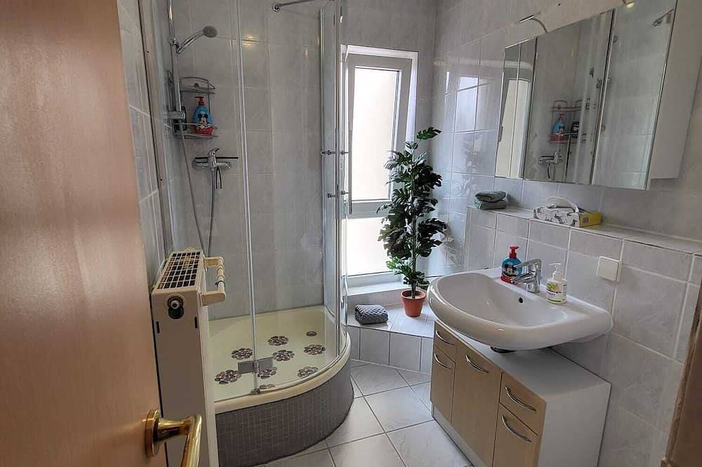 Ganze Wohnung, Große helle Ferienwohnung_nur für Private Gäste_ keine Monteure in St. Leon-Rot, Rheinebene