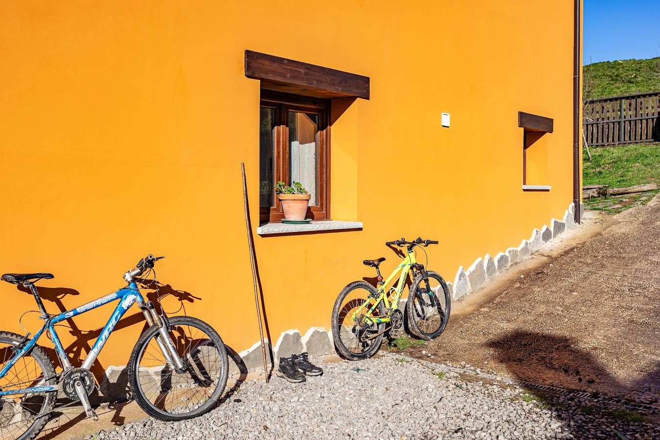 Apartamento entero, Apartamento 'Prao' con vistas a la montaña, terraza privada y Wi-Fi in Cangas de Onís, Costa Verde