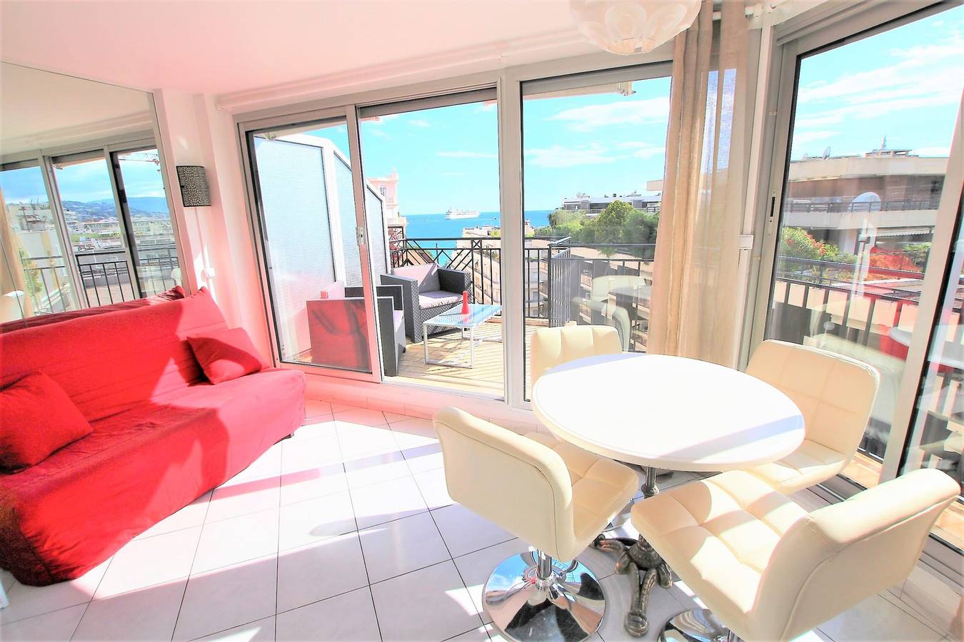 Appartement entier, Studio dernier étage avec terrasse sur splendide vue mer in Cannes, Région de Cannes