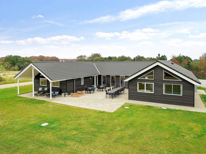 Ferienhaus für 20 Personen, mit Terrasse und Pool sowie Whirlpool und Sauna, kinderfreundlich in Grenaa