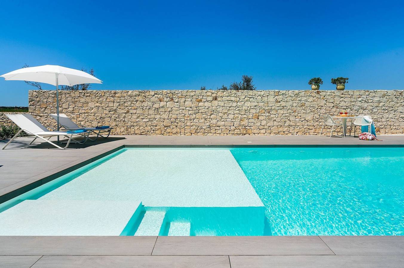 Villa Nica in Reitani, Noto en omgeving