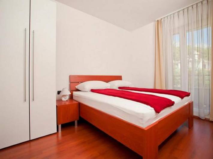 Apartament wakacyjny dla 4 osób, z basen i taras, zwierzęta dozwolone w Riwiera Makarska