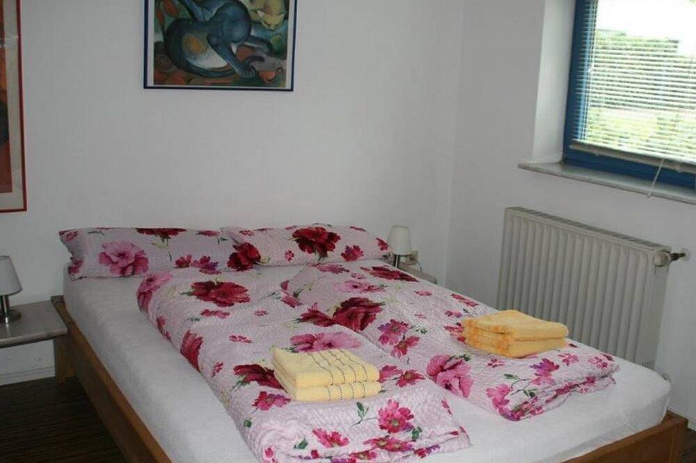 Ganze Wohnung, Ferienwohnung Schneider - Ferienwohnung im Grünen in Niederweimar, Weimar (Lahn)