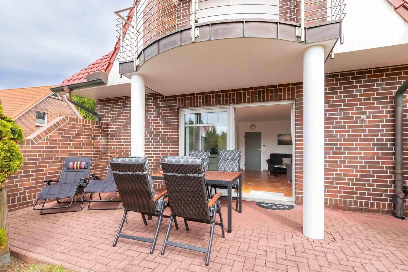 Ganze Wohnung, Südoase - Moderne Ferienwohnung mit Terrasse & Garten in ruhiger Lage in Borkum