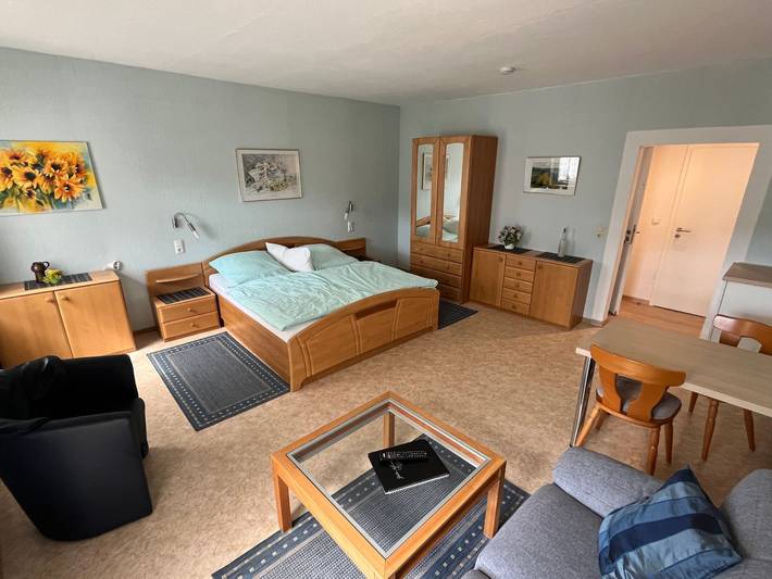 Ferienwohnung für 2 Personen, mit Balkon und Garten sowie Ausblick in Alf