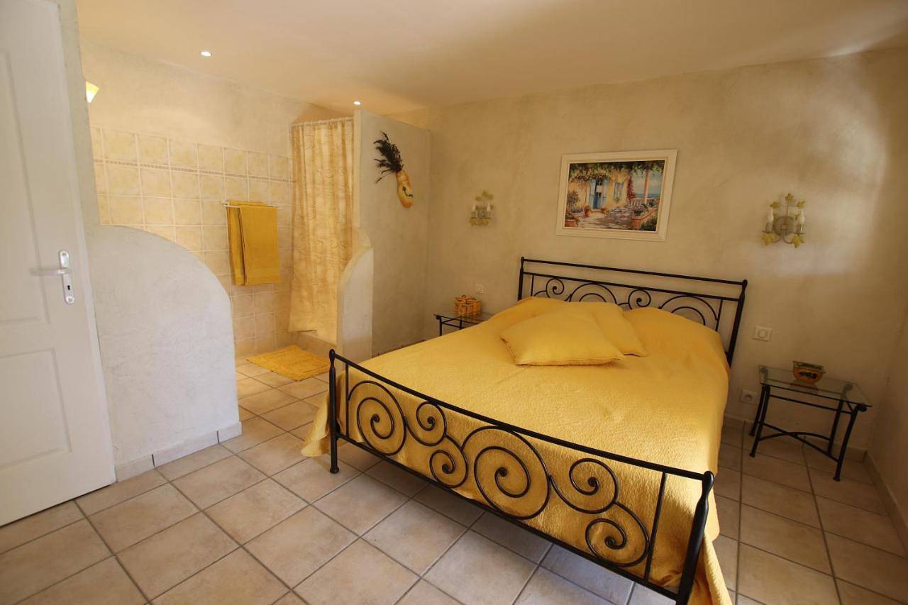 Double Room with Pool View in Trans-en-Provence, Région de Draguignan