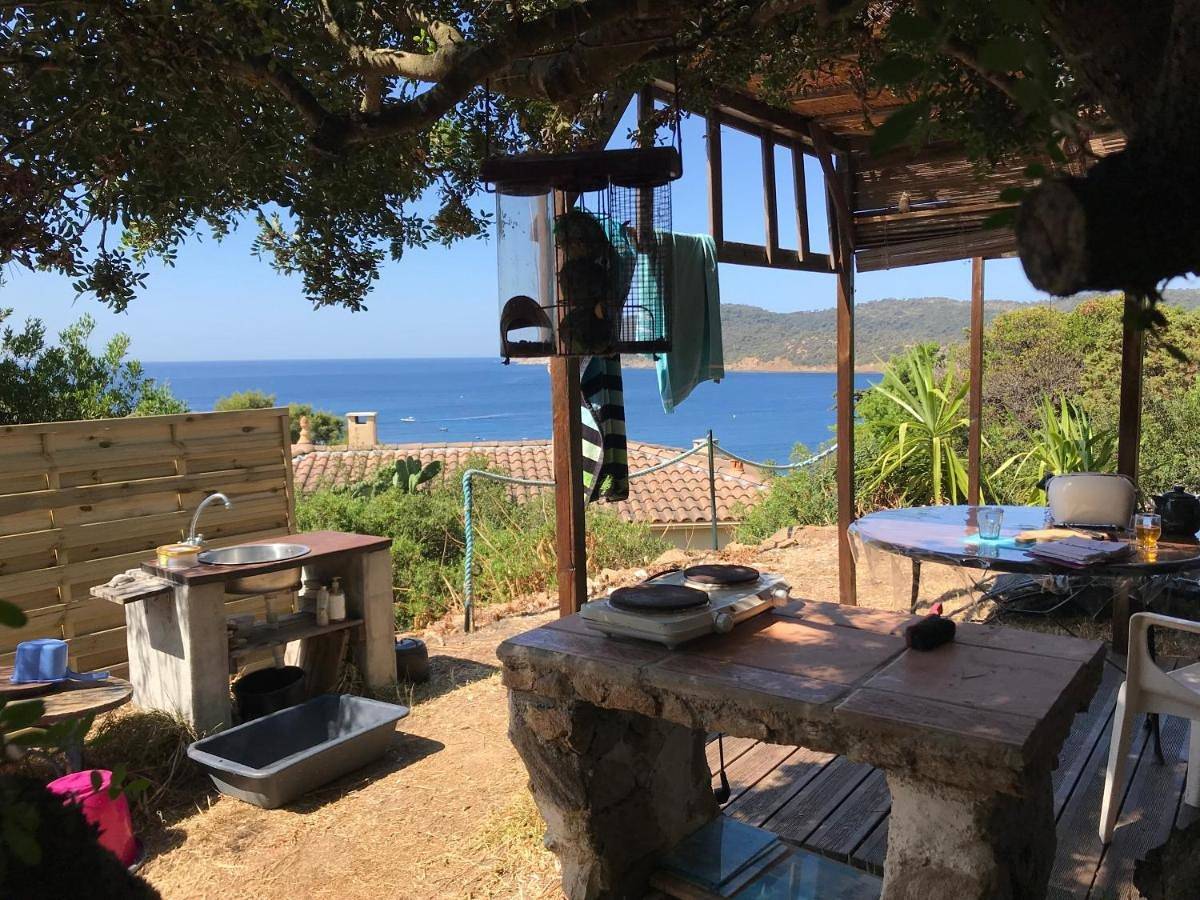 Rc d'un Cabanon écologique ile du levant Naturiste reservable du samedi au samedi in Hyeres, Parc national de Port-Cros