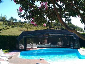 Location de vacances pour 2 personnes, avec jacuzzi ainsi que piscine et terrasse à Saint-Juéry