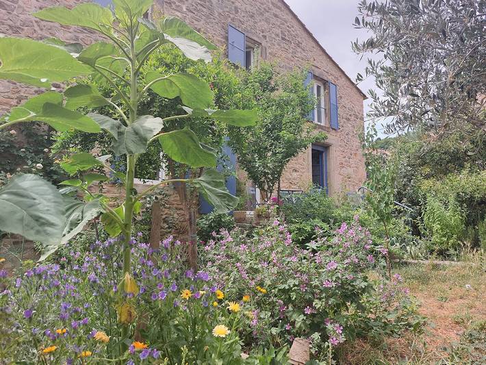 Gîte pour 5 personnes, avec terrasse et jardin