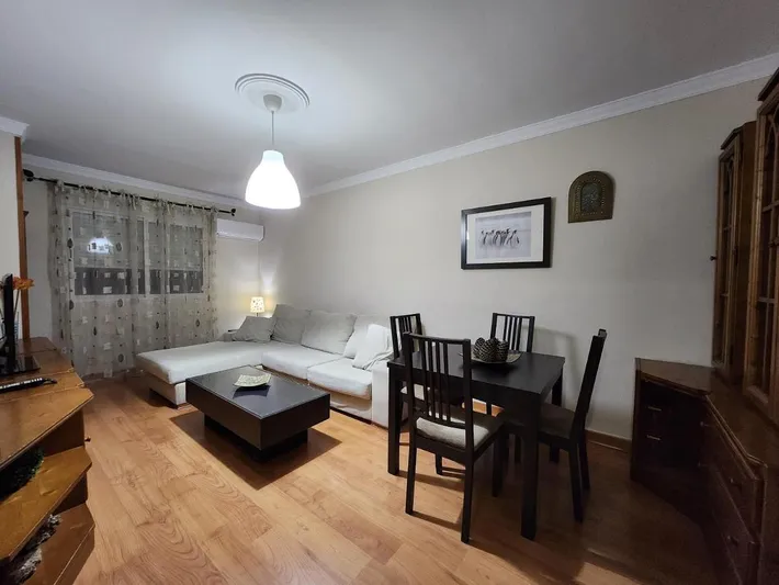 Apartamento de vacaciones para 6 personas, con balcón y jacuzzi - 1