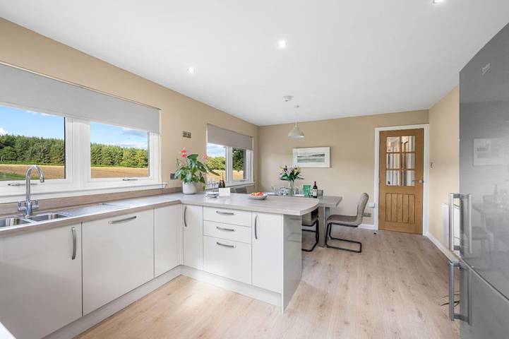 Villa for 5 people, with garden and balcony in Scotland